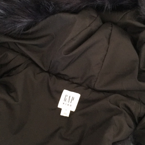 Girls faux fur hooded vest - Picture 6 of 8